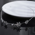 Elegante cerchietto floreale argento con cristalli e perle per matrimoni ed eventi - Argento