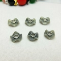 Detailansicht der silbernen gewellten Legierungs-Abstandsperlen mit Textur für DIY-Schmuck - 8mm / Antiksilber