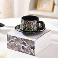 Schwarzes Keramik Kaffeetassen-Set mit Blumenmuster und eleganter Geschenkbox - Schwarze Geschenkbox