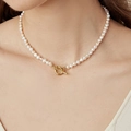 Elegant white freshwater pearl necklace with a minimalist gold toggle clasp for women - White Pearl Gold T-buckle Choker (O-e-025)