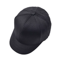 Detalle de gorra de béisbol de malla negra transpirable con visera corta deportiva - Gorra de béisbol de ala corta / Negro