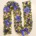 2,7m künstliche Weihnachtsgirlande in Blau und Lila mit LED-Lichtern und Blumendekor - 2.7M Blaue Dekoration Mit Licht