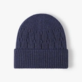 Gorro de punto de ochos azul marino con dobladillo acanalado para calidez invernal y estilo - Azul marino