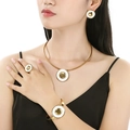 Luxe goudkleurige roestvrijstalen sieradenset met witte ronde hangers voor dames - Witte Ronde Stijl (KS228734-LX)