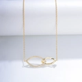 Detail van de ketting met in elkaar grijpende marquise-ringen en pavé zirkoon in goud - Goud