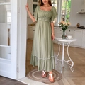 Robe longue vert sauge à manches courtes avec buste smocké et encolure carrée - S / Vert