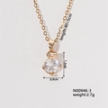 Dettaglio della collana dorata con ciondolo in zircone rotondo e specifiche tecniche - Stile Cuore e Pietra Tonda (N00946-3)