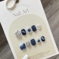 Handmade press-on nails in blue and white marble pattern with cat-eye and silver glitter - Blue Black Contrast / Extra Small (XS)