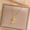 Collar de luna en acero inoxidable chapado en oro de 18K con cristales en un estuche - Dorado - Luna Pequeña