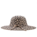 Klassieke fedora hoed van wol met luipaardprint, brede rand en bijpassende strik - M(56-58cm) / crème