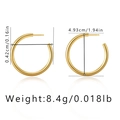 Makroansicht vergoldeter Creolen mit Maßen von 4,93 cm Durchmesser und 8,4 g Gewicht - Klassischer Glänzender Ringstil (KE0974) / 18K-Gold