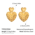 Detailansicht der goldenen Herzohrringe mit Maßen 3,7 cm und einem Gewicht von 12,6 g - Goldener gehämmerter Herz-Stil (YYE023584)