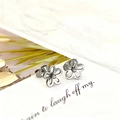 Titanium steel hollow five-petal flower stud earrings in polished silver finish - Silver Hollow Flower Pin (Single)