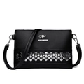 Mini pochette nera testurizzata con logo a canguro argento e dettagli con borchie - Nero