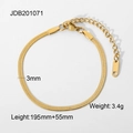 Détail d'un bracelet maille serpent 3mm en acier doré avec fermoir mousqueton et extension - Chaîne Serpent 3mm