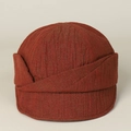 Dettaglio del berretto newsboy in lino rosso mattone con trama a pieghe e bordo incrociato - M(56-58cm) / Rosso Arancio