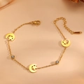 Dettaglio del bracciale placcato oro 18k con ciondoli stella, luna e pietre zirconi - Bracciale Zircone Stella Luna (I720)