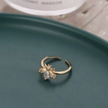 Lussuoso anello a ape dorato con zirconi brillanti e pietra a forma di goccia d'acqua - Aperto Regolabile / Oro (D7308)