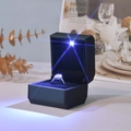Dettaglio di una scatola per gioielli a LED nera con interno in velluto per anelli - Portacindoli / Verde Scuro