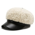 Casquette gavroche beige en laine d'agneau avec visière en cuir noir pour l'hiver - Beige avec bord en cuir