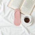 Women's pale pink invisible low-cut cotton socks with non-slip silicone backing - One Size / Pink
