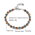 Détail du bracelet en perles d'œil de tigre et hématite avec fermoir mousqueton en acier - Hématite Losange Œil de Tigre