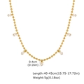 Detalle del collar de bolas doradas con siete circonitas blancas cuadradas y medidas - NC-1938/Zirconia blanca rectangular / Dorado