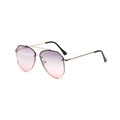Lunettes aviateur avec verres dégradés violets et monture dorée sur fond blanc neutre - Gris Rose