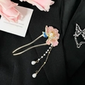 Épingle à cheveux en U avec fleur rose et franges de perles sur revers noir - Fleur de pêcher à double broche 11,7 cm