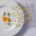 Détails d'autocollants 3D pour ongles motif tournesols et abeilles avec manucure - Style Tournesol et Petite Abeille (FEB-507)