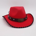 Cappello da cowboy in feltro rosso con perline turchesi e fibbia a testa di toro - Stile Testa di Toro Turchese / Rosso con bordo nero