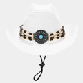 Detalle de sombrero de paja blanco con cuentas turquesas y correa ajustable - Talla única / Blanco