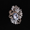 Elegante spilla a fiore dorata con grande cristallo ovale e strass marquise su velluto nero - MM-BR-0022 / Oro