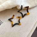 Detail of star-shaped leopard print resin earrings with tortoise shell pattern texture - Tortoiseshell Star Earrings / Silver Pin-Coffee Star(7#)