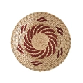 Piatto decorativo da parete in erba marina intrecciata a mano con spirale rosso scuro - 30cm / Decorazione da Parete Intrecciata Mista Stile P