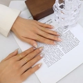 Minimalistischer dreischichtiger vergoldeter Titanring im geometrischen Design - US Größe 7 Offen Verstellbar / Gold Dreischichtiges Segmentiertes Design (A361)