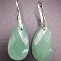 Tropfenohrringe mit facettierten grünen Edelsteinen und silberfarbenen Hakenverschlüssen - 13*25*6MM / Grüner Aventurin