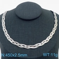 Geflochtene Schlangenkette aus Titanstahl in Silber auf schwarzem Schmuckständer - 2.5mm Halskette (KN281973-Z)