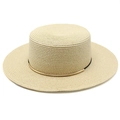 Cappello boater in paglia a tesa larga con nastro nero minimalista e anello dorato - M (56-58cm) / Beige