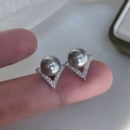 Silver-gray pearl earrings with V-shape micro-paved crystal settings in gold plating - V-Shape Grey Pearl Stud Earrings (66# Silver Earring Post)