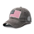 Dettaglio del ricamo della bandiera americana su un cappello da baseball in cotone lavato vintage - Regolabile / Cuoio