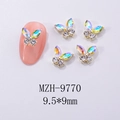 Vista dettagliata dei ciondoli per unghie a farfalla 9,5x9mm con strass iridescenti - Stile Base Oro Bianco Aurora (MZH-9770)