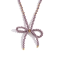 Collana di perle viola con pendente a fiocco di cristallo e accenti dorati su bianco - Viola Loto Effetto Giada