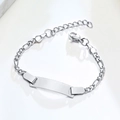 Poliertes Kinderarmband aus Edelstahl in Silber mit gravierbarer Platte und Figaro-Kette - 12+3cm / Stahlfarbe