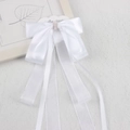 Elegante fermaglio per capelli in raso bianco con fibbia di perle e lunghi nastri - Bianco puro