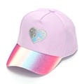 Dettaglio cappellino viola da bambina con paillettes arcobaleno e motivo a sirena - 52-54cm / Viola Chiaro