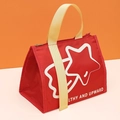 Geïsoleerde rode lunchtas met gele handvaten en sterrenprint voor maaltijden onderweg - Rode ster