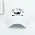 Casquette de baseball brodée blanche ajustable avec le motif Boston Massachusetts - Blanc