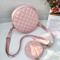 Bolso bandolera redondo rosa acolchado con monedero pequeño y correa ajustable - Rosa