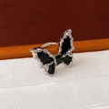 Verstellbarer Silberring mit schwarzen Schmetterlingsflügeln und Crushed-Metall-Textur - Schwarzer Emaille-Schmetterling (46#)